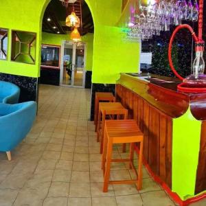Lounge nebo bar v ubytování Sunseekers Outrigger Hotel + 12 fotografií