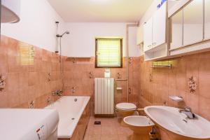 Koupelna v ubytování Holiday Home Grande + 37 fotografií