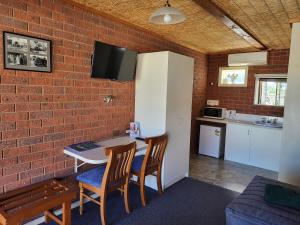 Kuchyň nebo kuchyňský kout v ubytování Foundry Palms Motel