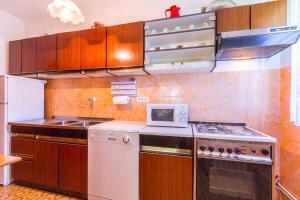 Kuchyň nebo kuchyňský kout v ubytování Holiday Home Grande