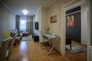 Televízia a/alebo spoločenská miestnosť v ubytovaní Mokka Best Apartments