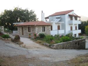 Gallery image of Ellinospito in Axós
