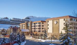 Cozy Pet-Friendly King Studio in Mt, Crested Butte condo trong mùa đông
