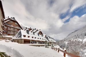 Val de Ruda Luxe 67 by FeelFree Rentals during the winter