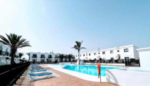 Basen w obiekcie Sinfonia Corralejo iRent Fuerteventura lub w pobliżu