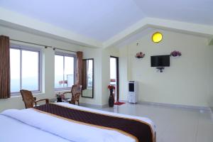 TV a/nebo společenská místnost v ubytování kollanoor guest house