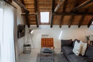 a living room with a couch and a table at Das Loft in Paternoster