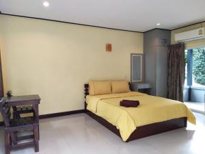Postel nebo postele na pokoji v ubytování Klangsuan Resort กลางสวน รีสอร์ท แกลง