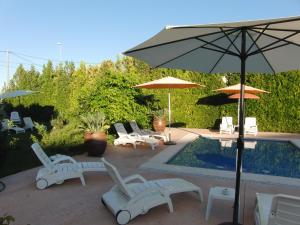 Bazén v ubytování Hotel Crystal Park nebo v jeho okolí