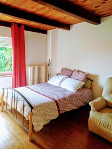 a bedroom with a bed and a couch at Chez Jul in Bulligny +17 photos