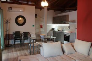 Kuchyňa alebo kuchynka v ubytovaní Carolina Apartments Crete + 20 fotografií
