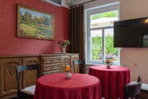 TV a/nebo společenská místnost v ubytování Verevi Motel + 31 fotografií
