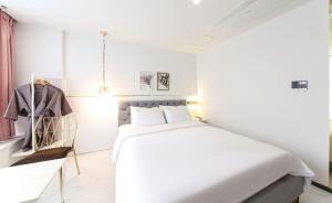 Postel nebo postele na pokoji v ubytování Brown-Dot Hotel Songdo