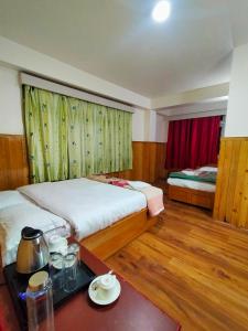 KhenKhim Regency, Lachen all meals included客房内的一张或多张床位