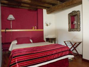 Tempat tidur dalam kamar di La Posada del Tiétar