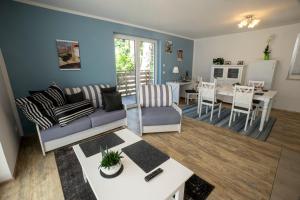 a living room with a couch and a table at Hirtenhaus 28b Erdgeschoss in Chorin