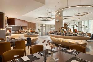 Comida no hotel ou em algum lugar perto