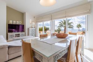 Televízia a/alebo spoločenská miestnosť v ubytovaní Altea Hills Villa Noruega