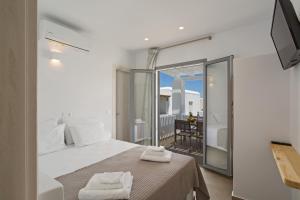 Postel nebo postele na pokoji v ubytování Barbarigos luxury spa apartments