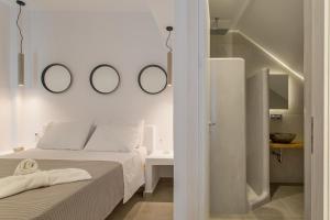 Postel nebo postele na pokoji v ubytování Barbarigos luxury spa apartments