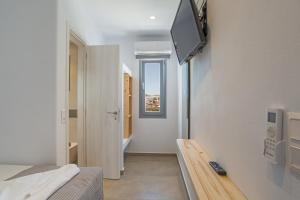 TV a/nebo společenská místnost v ubytování Barbarigos luxury spa apartments