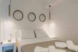 Postel nebo postele na pokoji v ubytování Barbarigos luxury spa apartments