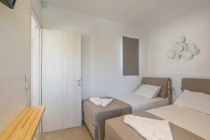 Postel nebo postele na pokoji v ubytování Barbarigos luxury spa apartments