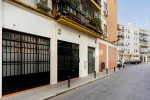 un edificio con dos puertas de garaje en una calle en MonKeys Apartments Luxury MetaLoft, en Sevilla