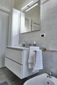 Kylpyhuone majoituspaikassa [Milano - Como] Elegante Casa con Ampio Terrazzo