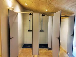 a hallway with two stalls in a bathroom at Santa Brigida - Real 1 in Hontanas