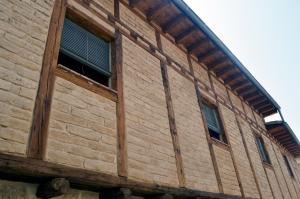 a building with two windows on the side of it at Santa Brigida - Real 1 in Hontanas