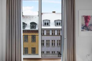 Fotografie z fotogalerie ubytování Sanders Monarch - Charming One-Bedroom Apartment With Two Balconies v Kodani