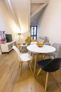 a living room with a white table and chairs at Apartamentos Centro Llanes in Llanes