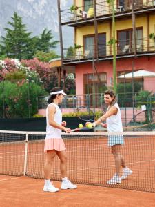 Tennis ja/või seinatennis majutusasutuses Garda Sporting Club Hotel või selle läheduses