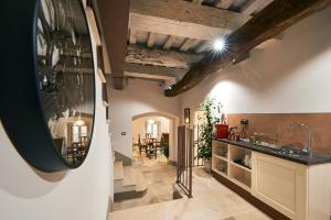 a kitchen and dining room with a mirror on the wall at Palazzo Pio III - Residenza d'epoca in Sarteano