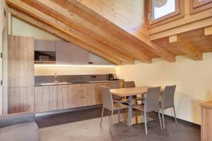 Kuchyň nebo kuchyňský kout v ubytování Rasia Residence Relax Wood