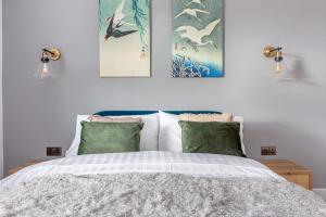 En eller flere senge i et værelse på Guest Homes - Barton Road Retreat