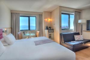 Postel nebo postele na pokoji v ubytování Mercure Ajaccio