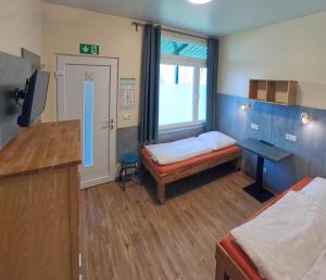 Ένα ή περισσότερα κρεβάτια σε δωμάτιο στο Hotel-Pension Schlafpunkt in Solingen