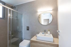 Kúpeľňa v ubytovaní Blue Aura Villa, elegance & calm living, By ThinkVilla