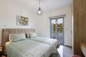 Posteľ alebo postele v izbe v ubytovaní Blue Aura Villa, elegance & calm living, By ThinkVilla