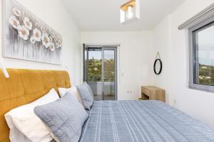 Posteľ alebo postele v izbe v ubytovaní Blue Aura Villa, elegance & calm living, By ThinkVilla