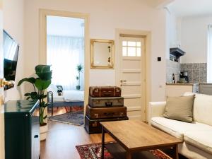 Lovely vintage double studio in city center