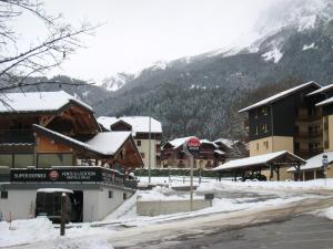 Appartement au pied des pistes, avec vue sur la montagne v zimě
