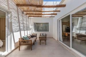 a living room with a couch and a table at Agradable casa con patio interior. in Molina de Segura