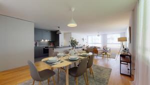 Ruang duduk di Superbe modern apartment in city center