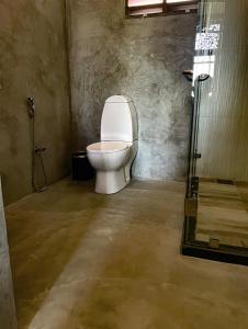 a bathroom with a toilet in a room at Vivid Colombo in Colombo