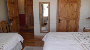 Una cama o camas en una habitación de Ashley Lodge Bed & Breakfast