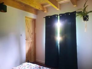 a black shower in a room with a bed at Mazurska Łąka in Piecki