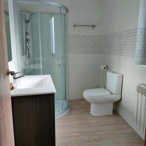 A bathroom at Casa Rural La Colmena